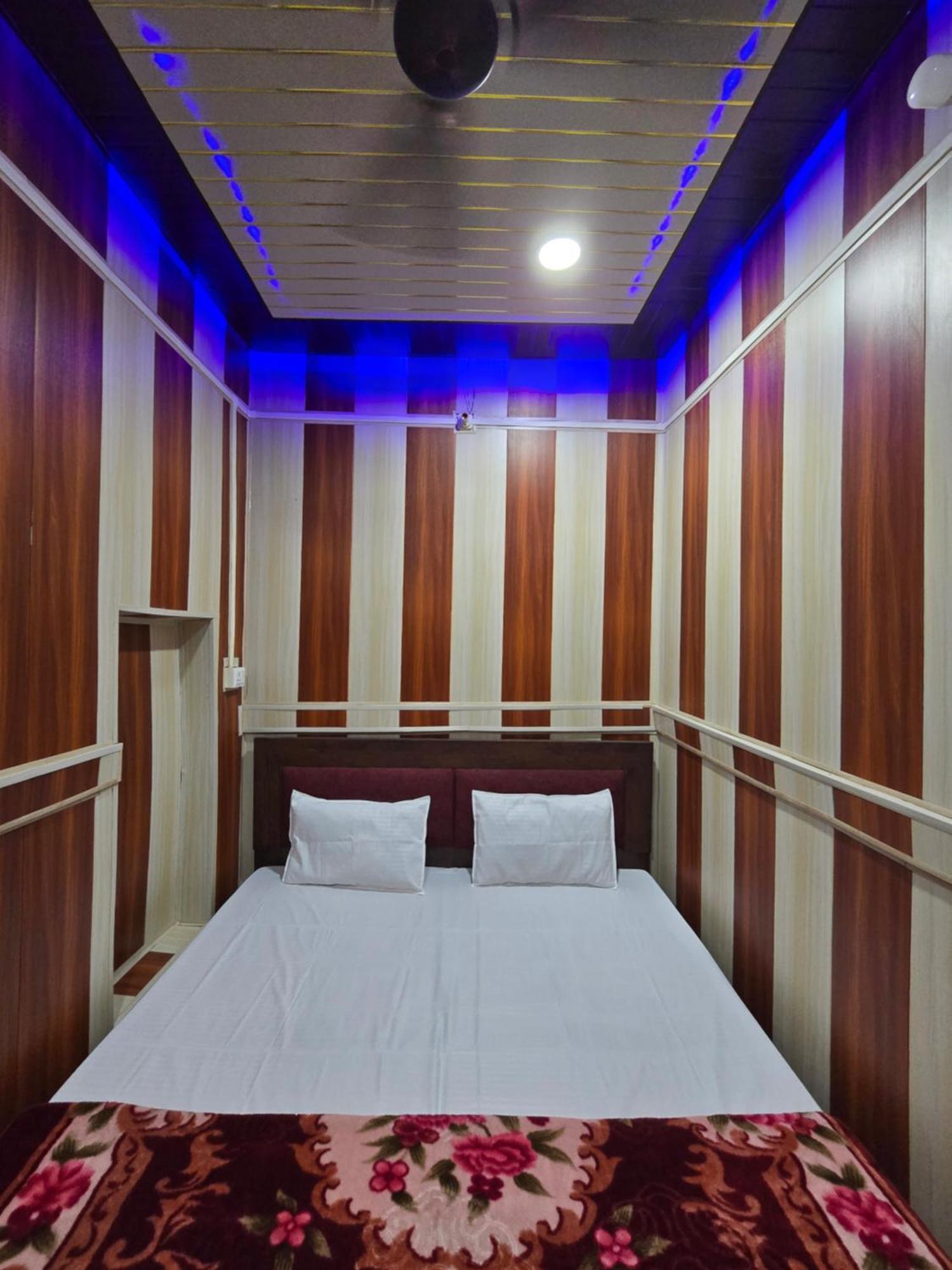 Ramlala Paying Guest House Stay Just 100M From Saryu Ghat, Ayodhya Exteriér fotografie
